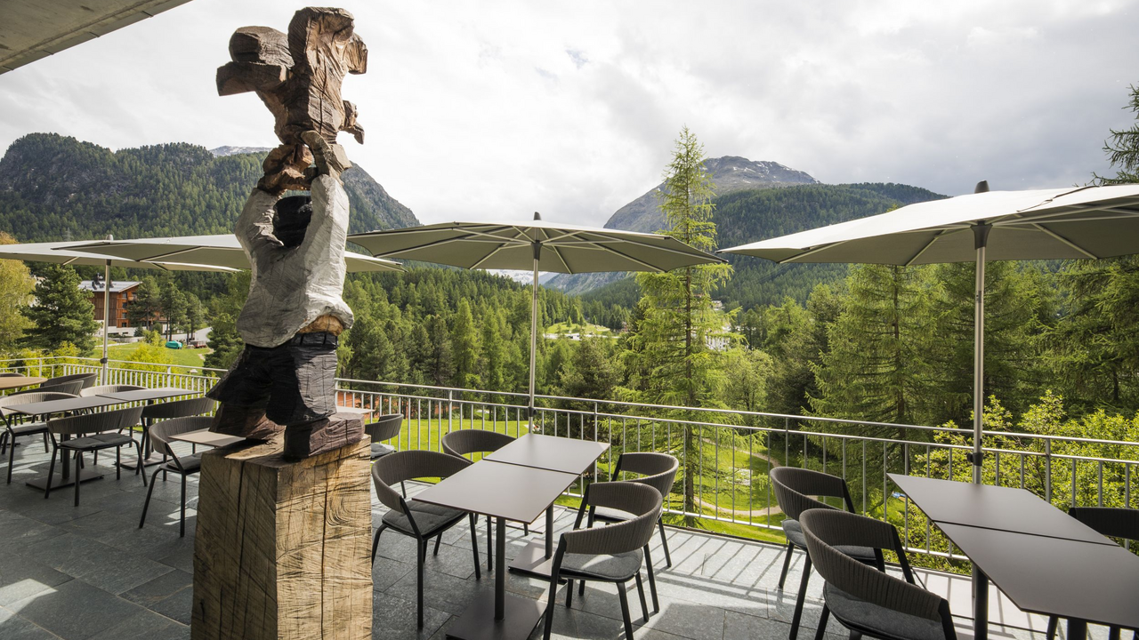 Bündner Bike Ausflug Erleben Sie eine aufregende Biketour inkl. Guide und lassen Sie den Abend bei einem gemütlichen Raclette im Hotel ausklingen. Geniessen Sie eine Übernachtung und ein leckeres Frühstück.
