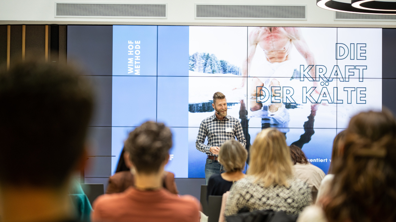 Biohacking Workshop Sie wollen sich körperlich und mental weiterentwickeln? In diesem Biohacking Workshop bekommen Sie Zugang zu Ihren persönlichen Werkzeugen für mehr Wohlbefinden und Leistungsfähigkeit im Alltag. Fit bleiben bis ins hohe Alter – Mit den Methoden eines Biohackers klappt’s bestimmt!