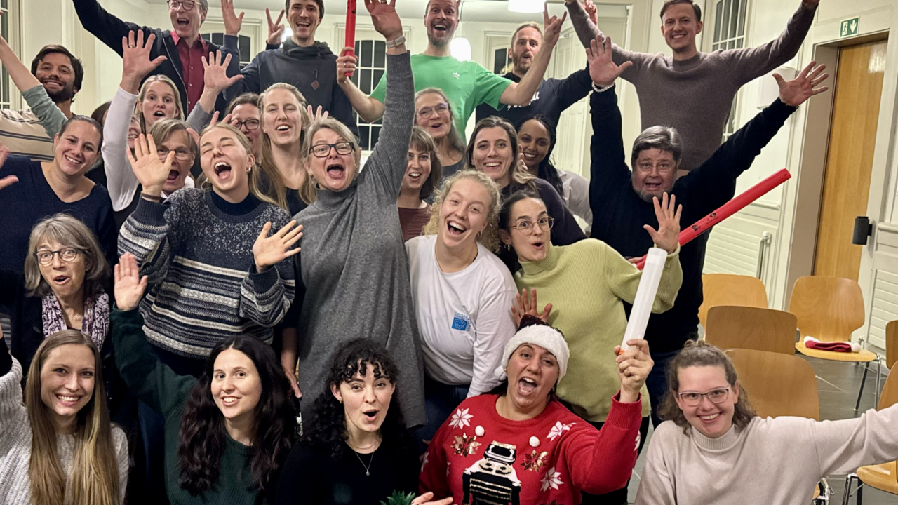 Das interaktive "MUSIK-QUIZ" lädt zu einem lebendigen Workshop ein, bei dem zwei Gruppen in einer Reihe von lustigen und aufregenden Disziplinen gegeneinander antreten – da bleibt kein Auge trocken! Keine Vorkenntnisse nötig, Dauer des Workshops ca. 120min., schweizweit möglich.