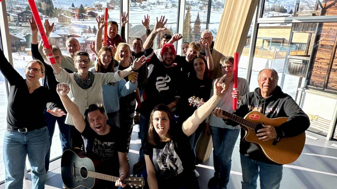 Das interaktive "MUSIK-QUIZ" lädt zu einem lebendigen Workshop ein, bei dem zwei Gruppen in einer Reihe von lustigen und aufregenden Disziplinen gegeneinander antreten – da bleibt kein Auge trocken! Keine Vorkenntnisse nötig, Dauer des Workshops ca. 120min., schweizweit möglich.