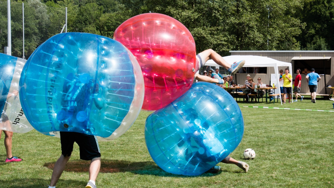 Mieten Sie hier für Ihren Bubble Soccer Event das entsprechende Equipment zu einem fairen Preis. Ideal für Grümpelturnier, Teamevents, Poltertag, Geburtstag und den Vereinsanlass.