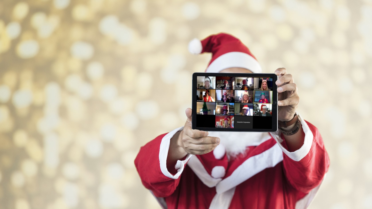 Digitale Foto Missionen X-Mas Edition Bei der Foto Challenge begrüsst der Weihnachtsmann dich und dein Team in einem virtuellen Video Chatraum. Ziel der Challenge ist es, zusammen mit einem Team weihnachtliche Foto Missionen zu erfüllen und dabei in einem witzigen und interaktiven Wettbewerb Punkte zu sammeln. Alle entstandenen Fotos werden am Ende des Events als grosses Finale in einer Fotoshow präsentiert und sorgen für Unterhaltung und lachende Gesichter. Die Challenge verpackt Teamspirit, Weihnachtsfeeling und eine grosse Portion Spass in einem.