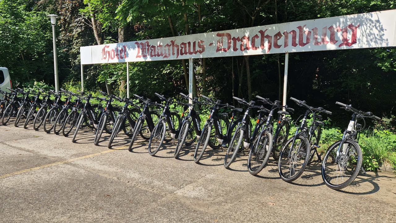 Egal, ob mit dem E-Bike oder auf einer Wanderung - ich zeige Ihnen die tollsten Flecken am Untersee oder auf dem Seerücken. Sind Sie bereit, um beispielsweise auf den Spuren Napoleons des III eine interessante und spannende geführte Tour zu unternehmen ?