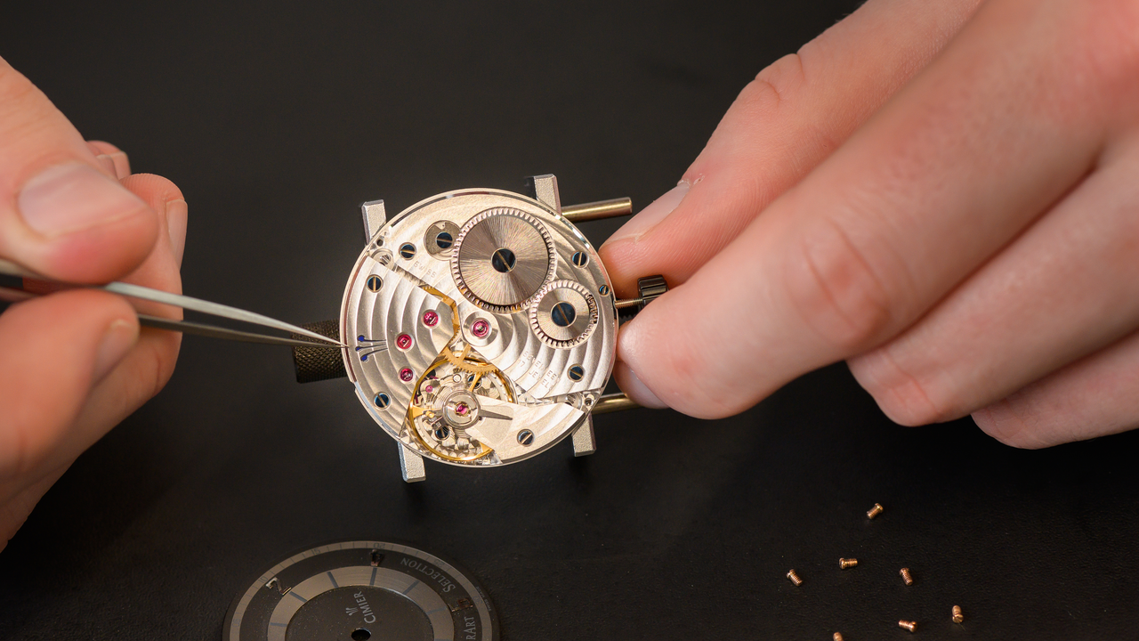 Erleben Sie die Welt der mechanischen Uhrmacherei in Biel. Während einem dreistündigen Einführungskurs mit theoretischen und praktischen Elementen gewinnen Sie einen faszinierenden Einblick in die Kunst der Uhrenmacherei.