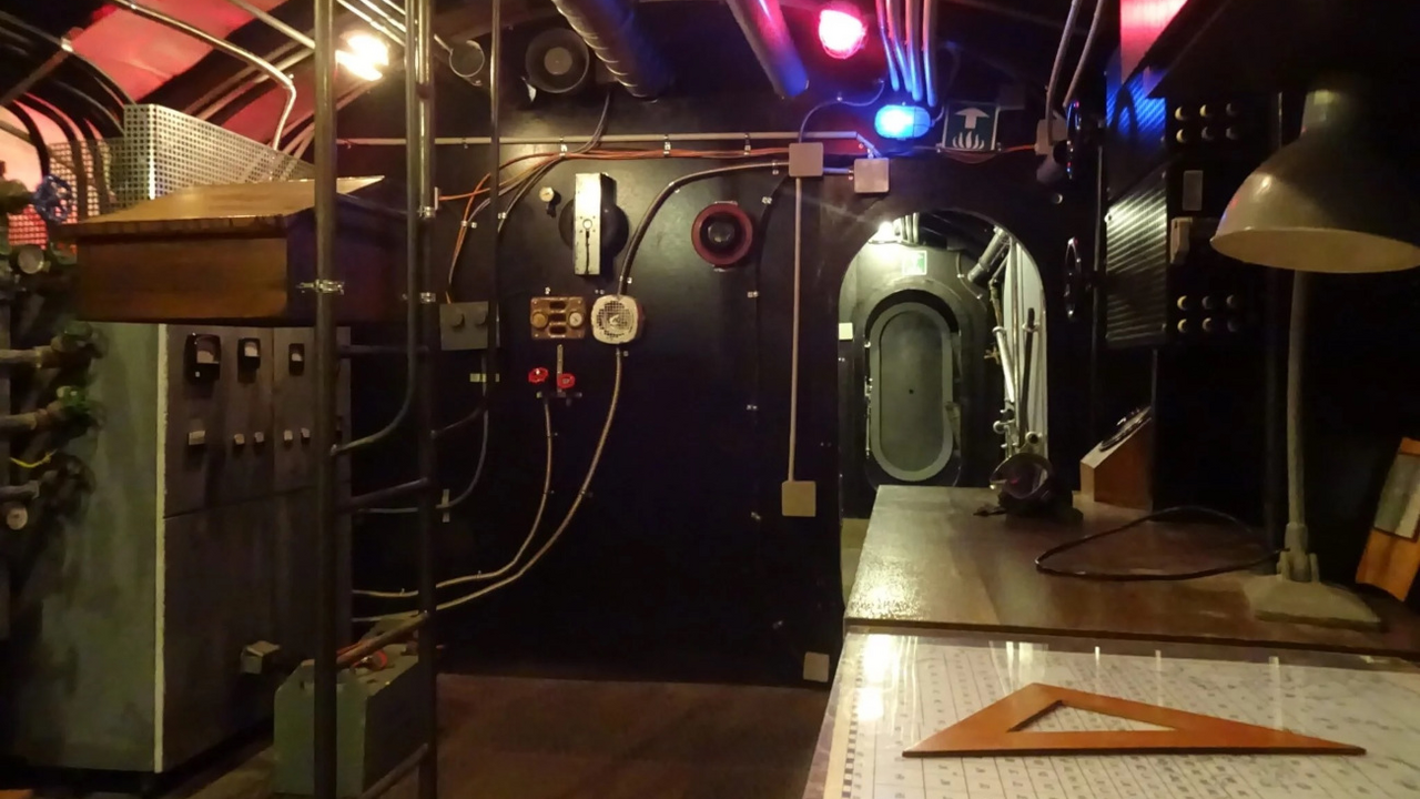 Escape Room Zürich Bei diesem Teambuilding Escape Room Angebot erwartet Sie eine einstündige Auszeit vom Alltag. Gemeinsam mit bis zu 5 Freunden werden Sie sich einer Abenteuererfahrung stellen, die Sie nicht so schnell vergessen werden. Escape Rooms als Teamevent bieten eine spannende Herausforderung. Ihre Aufgabe besteht darin, versteckte Hinweise im Raum zu finden und alle Rätsel zu lösen, um das gesteckte Ziel innerhalb von 60 Minuten zu erreichen oder eine erfolgreiche Flucht zu planen. Während dieser Zeit werden Sie in eine völlig neue und bisher unentdeckte Welt eintauchen. Die Einrichtung, die Atmosphäre und die Erzählung versetzen Sie vollständig in diese neu erschaffene Realität.