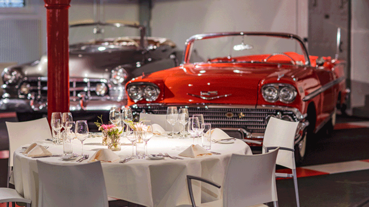 Ihr Event im Automobilmuseum Die Eventlocation für Ihre Firmenfeier, Ihren Mitarbeiterevent, Ihre Weihnachtsfeier, Ihren Teamevent oder Ihr Jubiläumsfest: Das aussergewöhnliche Automuseum am Bodensee. Kombinieren Sie Ihren Event mit einer spannenden Führung durch unsere einzigartige Sammlung unterschiedlichster Autos!
