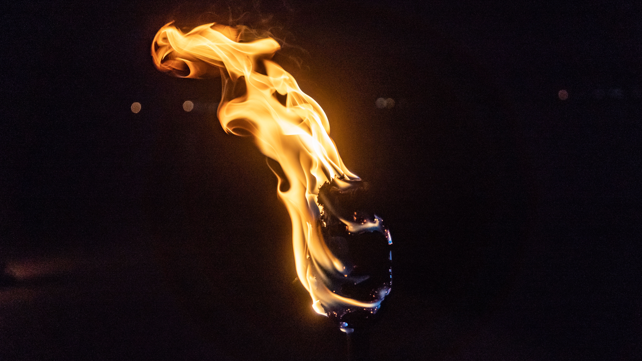 Fackelwanderung zum Rebhüsli & Essen Gemütliches Feiern an einem gemütlichen Ort mit Aussicht. Verwöhnen Sie Ihre Mitarbeiter mit einem schweizerischen Klassiker ganz in der Nähe von Zürich. In Begleitung einer ortskundigen Person, gelangen Sie auf einem ca. 30-min. Fackelspaziergang zu dem Häuschen in dem Watter Rebberg. Bei Ihrer Ankunft wartet ein vorbereiteter Apero - die perfekte Einstimmung auf einen gemütlichen Abend.