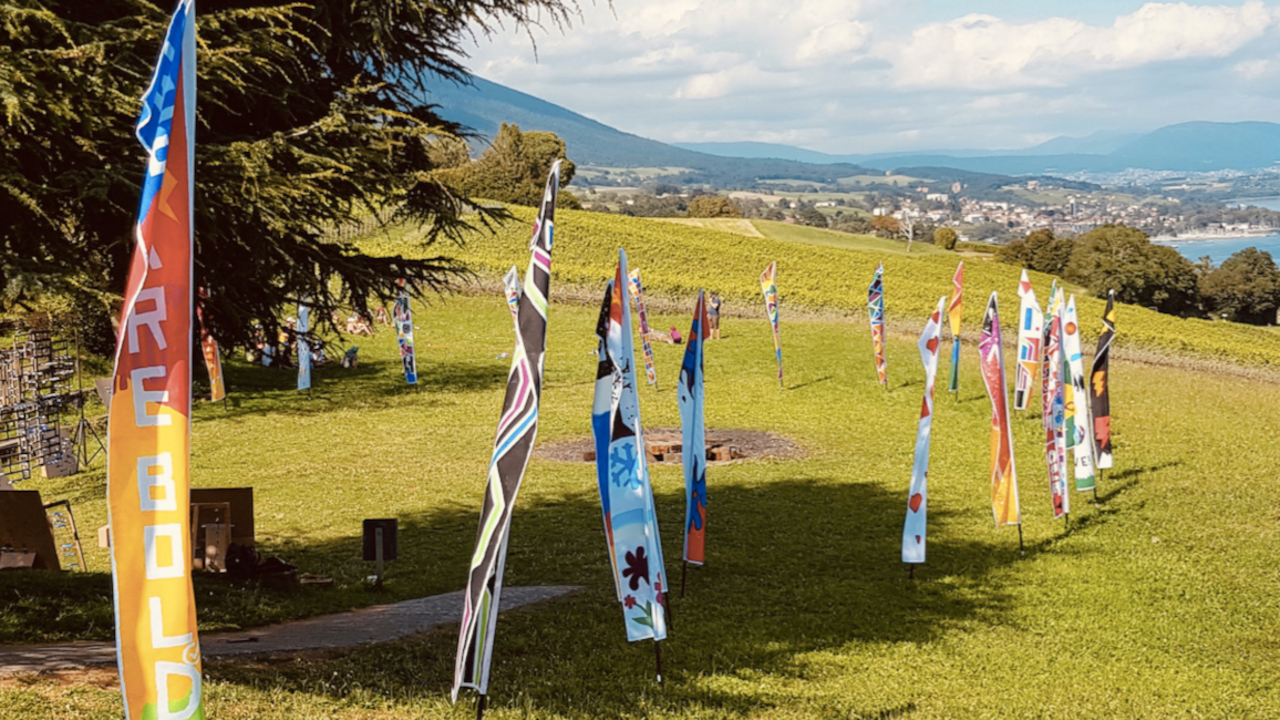 Fahnen malen Teamevent Im Team grosse farbige Himmelsfahnen malen, macht riesig Spass und bringt Farbe in den Alltag.