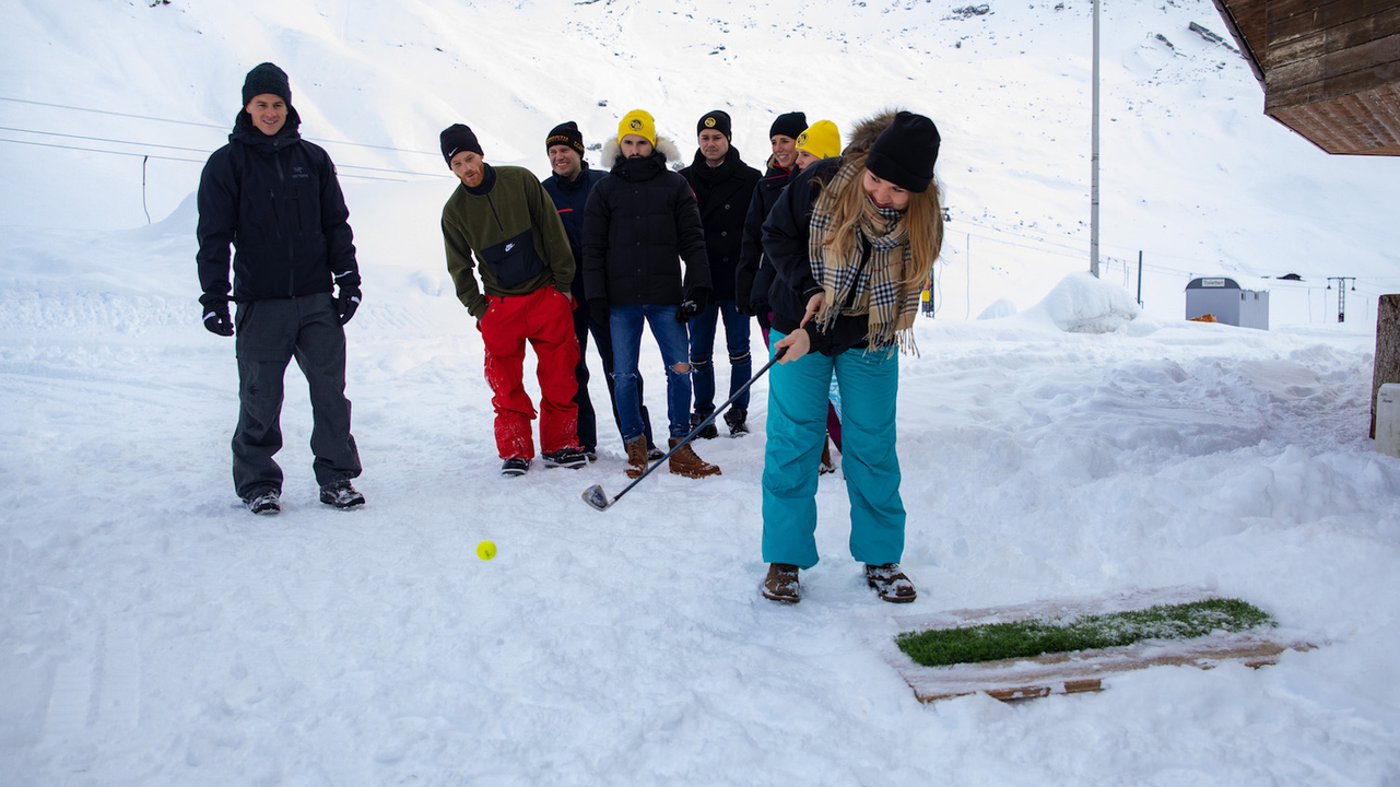 Adelbodner Wintercup Ein Wintertag der besonderen Art. Inmitten vom Skigebiet der Engstligenalp spielen Sie die verrückten Engstligenalp Wintergames. Das anschliessende Fondue geniessen Sie im grössten Schnee-Iglu dieser Art Europas. Ein tolles Erlebenis für Ihren Firmenausflug oder das Teamevent!