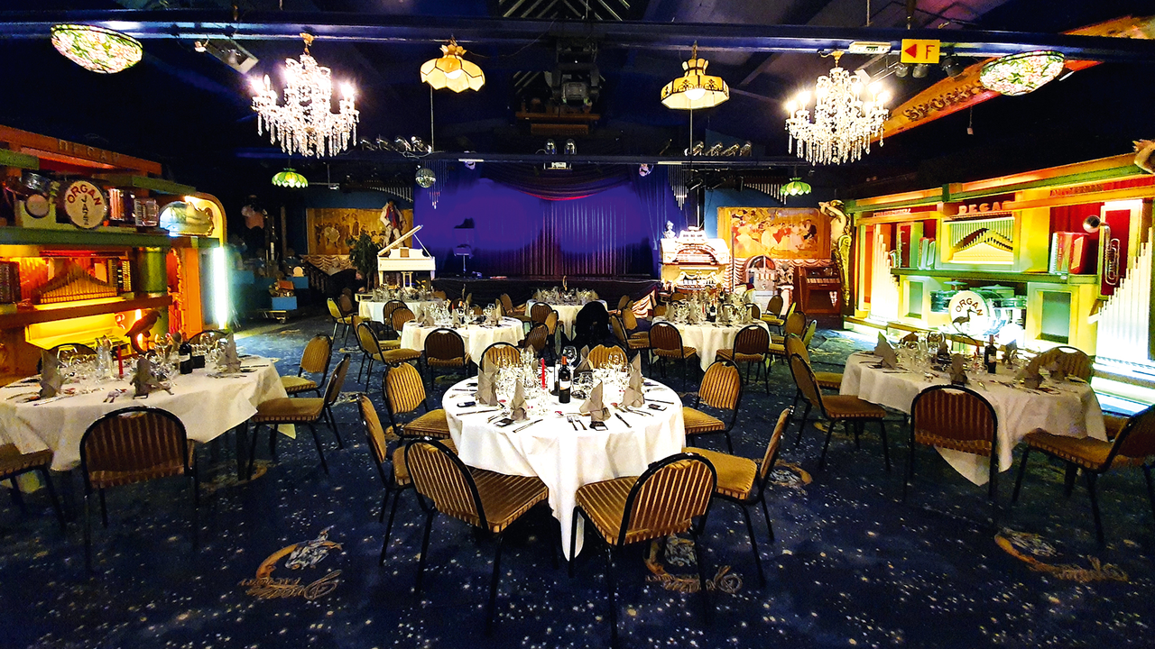 Diner Spectacle Las Vegas: Verwandeln Sie Ihren Betriebsausflug in ein einzigartiges und unvergessliches Erlebnis. Bei einem 3-Gang-Gala-Dinner werden Sie in einer einmaligen Kombination von kulinarischem Erlebnis und Show in einem atemberaubenden Ambiente einen zauberhaften Abend erleben.
