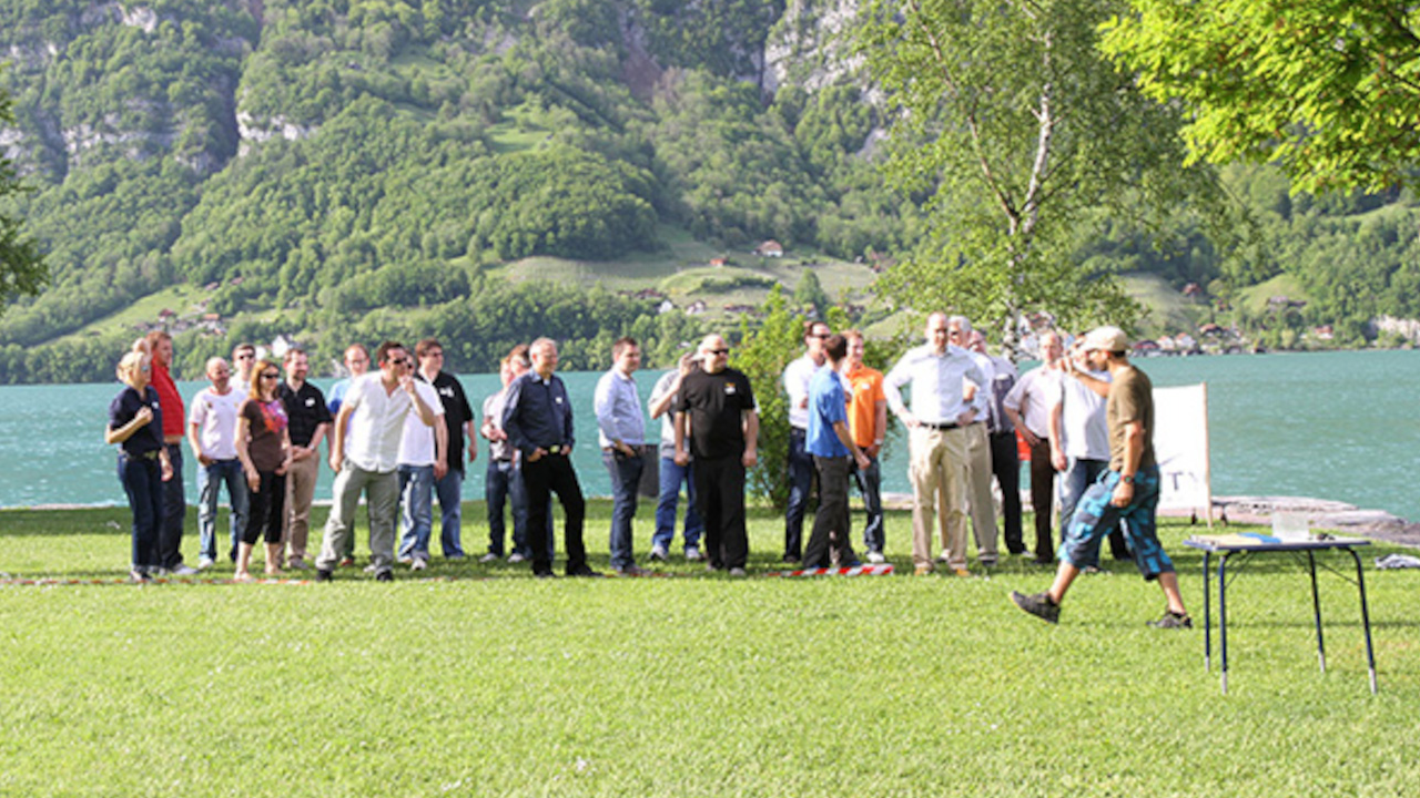 Fun-Challenge und Team-Games am See Unsere Fun-Challenge ist genau das richtig Programm, wenn Sie mit Ihrem Team einen ausgelassenen Tag, Nachmittag oder Abend voller teamzusammenschweissender Aufgaben und Spass erleben möchten.