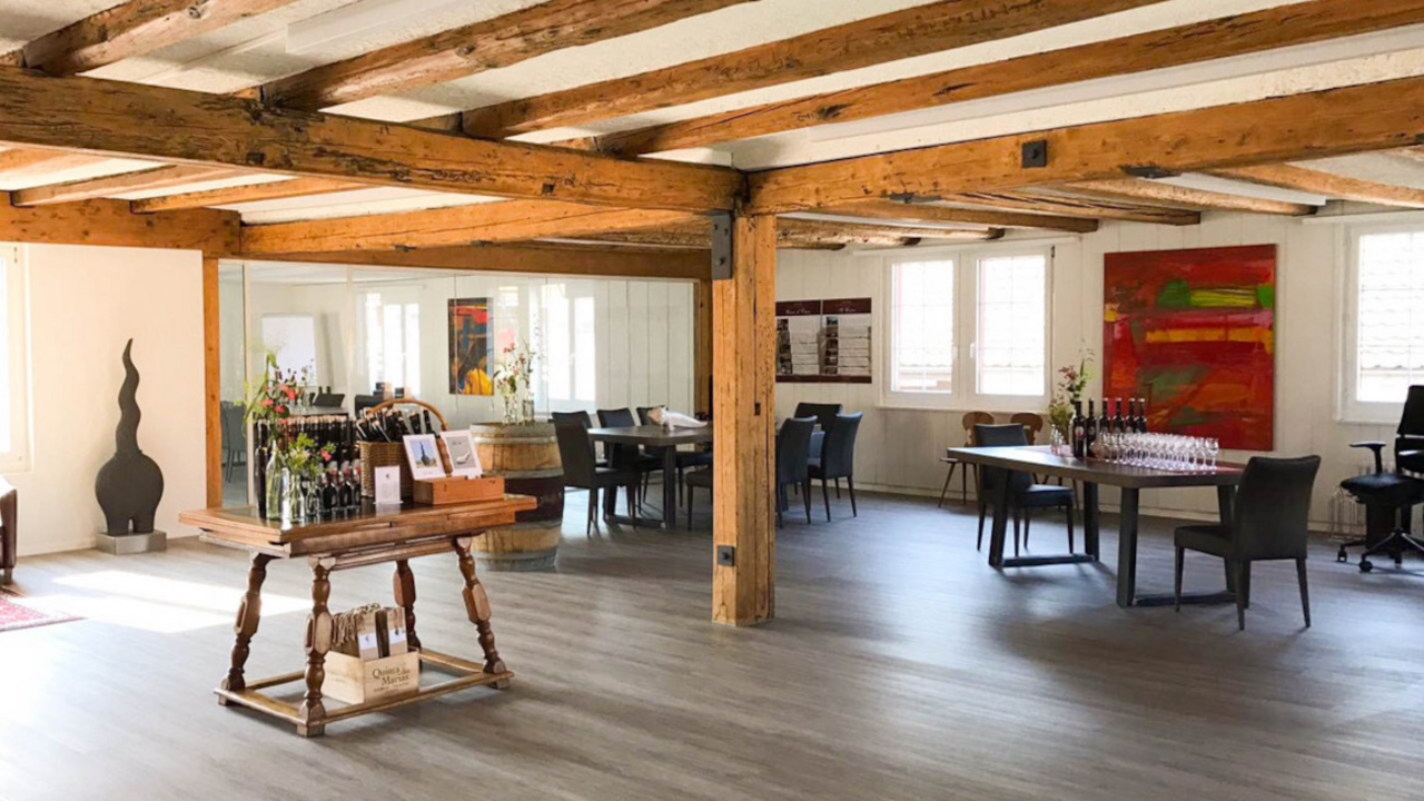 Gin-Blending Workshop “Make Your Own Gin”: Erleben Sie die Destillerie zum Mitmachen - in den charmanten und kunstvollen Räumen können Sie Ihrer Kreativität freien Lauf lassen und eine angenehm offene Atmosphäre geniessen!