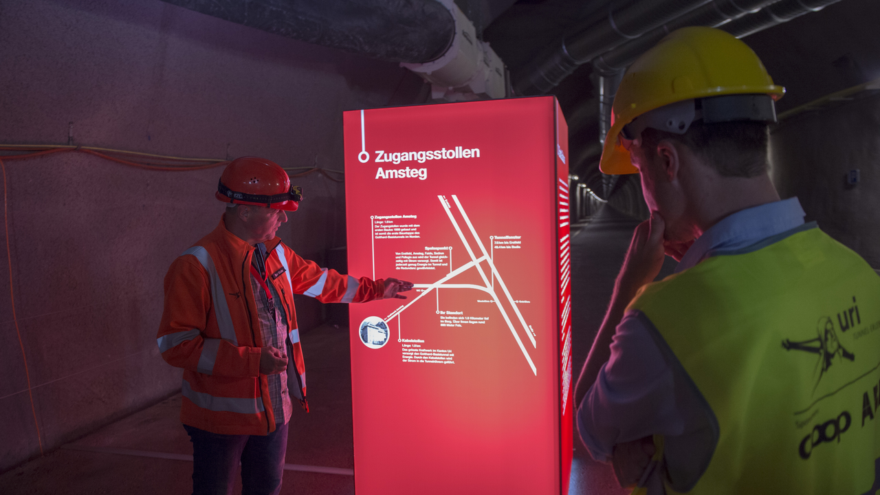 Gotthard Tunnel-Erlebnis: 57 Kilometer Tunnel – und Sie sind mittendrin. Wir führen Sie durch den Gotthard-Basistunnel. Der Blick durch das Tunnelfenster wird Ihnen garantiert als unvergleichliches Erlebnis in Erinnerung bleiben!