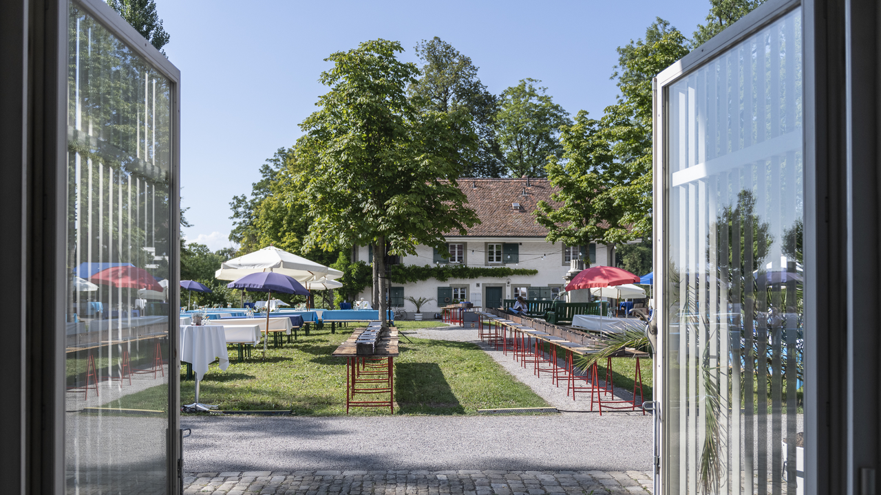 Ihre Gäste grillieren nach Lust & Laune am längsten Holzkohlegrill der Schweiz. Wählen Sie aus verschiedenen Grill-Packages aus. Der imposante, bis 100 Meter lange Holzkohle-Grill, sorgt für viel Gesprächsstoff sowie unvergessliche & gesellige Events.