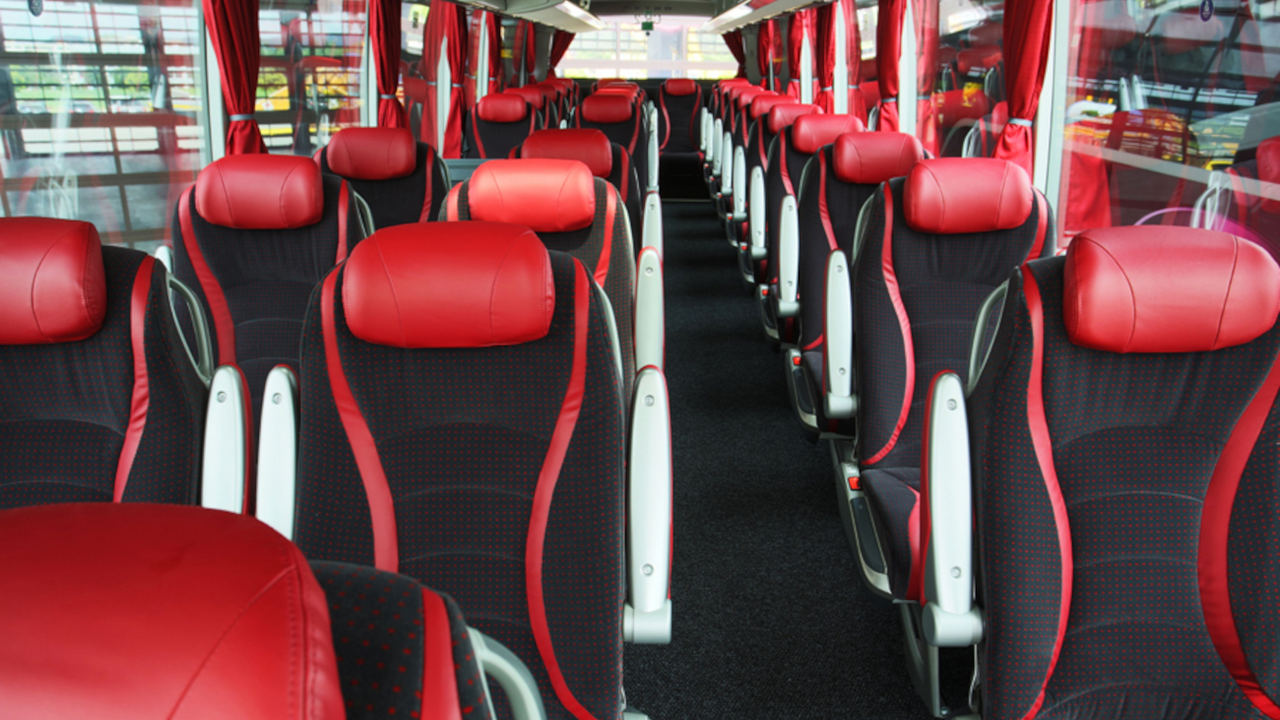 Busreisen vom Spezialisten Perfekt für Ihren Anlass - Ihr Bus für jede Gelegenheit. Ob für Firmenveranstaltung, Vereinsausflug, Geburtstags- und Hochzeitsfahrt, Schülertransport, Skiausflug, wir bieten Ihnen die passenden Busse mit Fahrer für jedes Personentransportbedürfnis und für jeden Anlass. Wir verfügen über die grösste und vielseitigste Busflotte der Schweiz, von Mini-Bus bis Doppelstöcker inkl. Rollstuhlbusse. Durch Erfahrung machen wir Ihren Transportauftrag zum Reiseerlebnis.