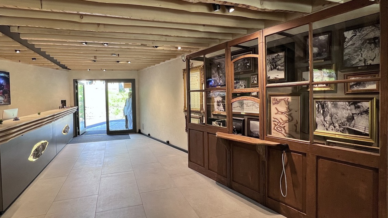 Auf der Hölloch-Führung begehen Sie einfache Kletterpassagen und schnuppern etwas Expeditions-Luft! Sie erfahren viel Interessantes über die Geschichte des Höllochs und bestaunen faszinierende Felsformationen.