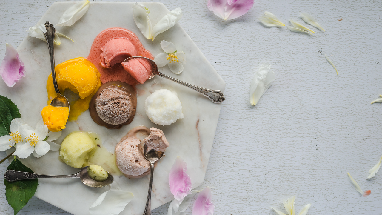 Ice Cream Workshop: Ein fruchtig-feuriges Mango-Ingwer Sorbet oder lieber eine Rahmglacé mit dunkler Schokolade und Ruhmrosinen? Von welcher Glacé träumen Sie?