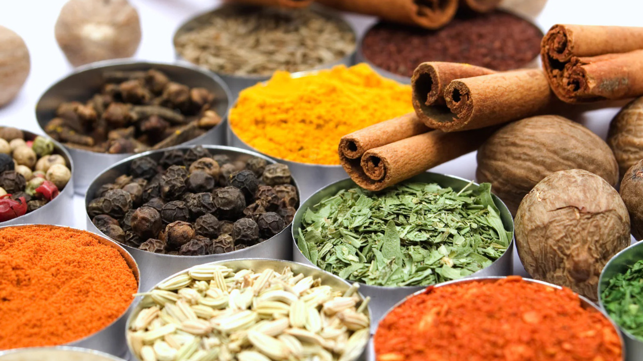 Indisch kochen mit Ihrem Team: Wir bieten Ihnen nicht nur den Geschmack, sondern auch ein Erlebnis der indischen Kultur mit Essen, Musik und Tanz. Wir verwenden frisch gemahlene Gewürze und werten Speisen auf. So verbessert sich der Geschmack und die Stimmung!