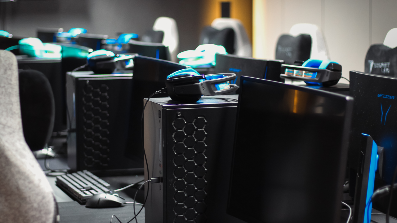 Wir laden Ihr Team zum gemütlichen Spielen mit anschliessendem Apéro ein. Die Lounge bietet verschiedene Brettspiele & Games, welche auch für nicht Gamer direkt zugänglich sind und frischen Wind in Ihr Team bringen. Gerne führen wir Sie durch sogenannte “easy to learn, hard to master” Spiele, welche Abwechslung und Auflockerung garantieren.