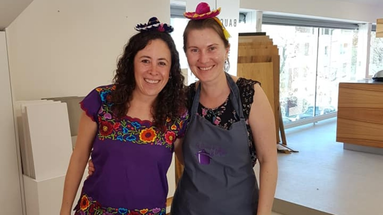 Kochevent Mexikanisch Authentisch mexikanische Essen mit Antojitos Mexicanos und Insider Rezepten. Im Team wird gekocht, gelacht, getrunken und gegessen. Ein sorgenfreier Abend mit authethischen mexikanischen Gerichten. Der Kochkurs ist in Bern, Biel, oder Müntschemier möglich.
