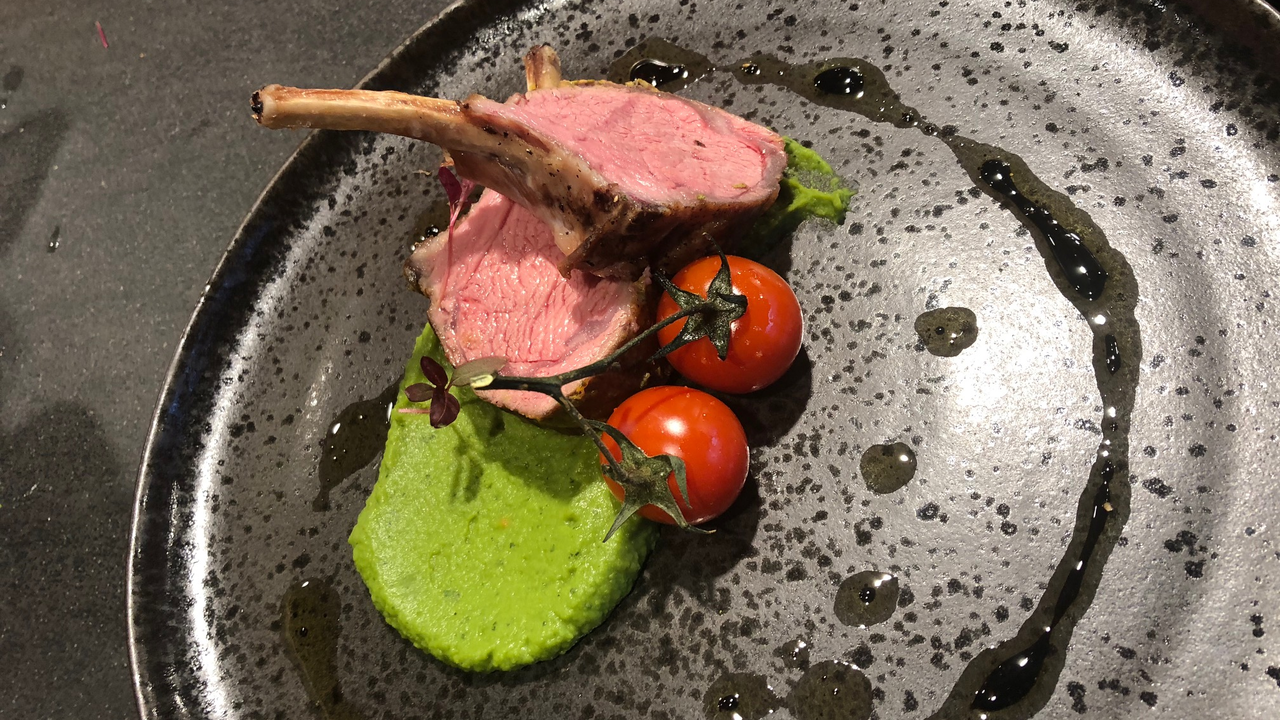 Wine und Dine Event In Zürich, in herrlichem Ambiente, stellen wir gemeinsam ein delikates Menü auf die Beine und geniessen es in Kombination mit ausgewählten Tropfen aus der Welt edelster Weine. Der Event wird im lockeren Rahmen durchgeführt. Perfekt für Feinschmecker und Weinliebhaber.
