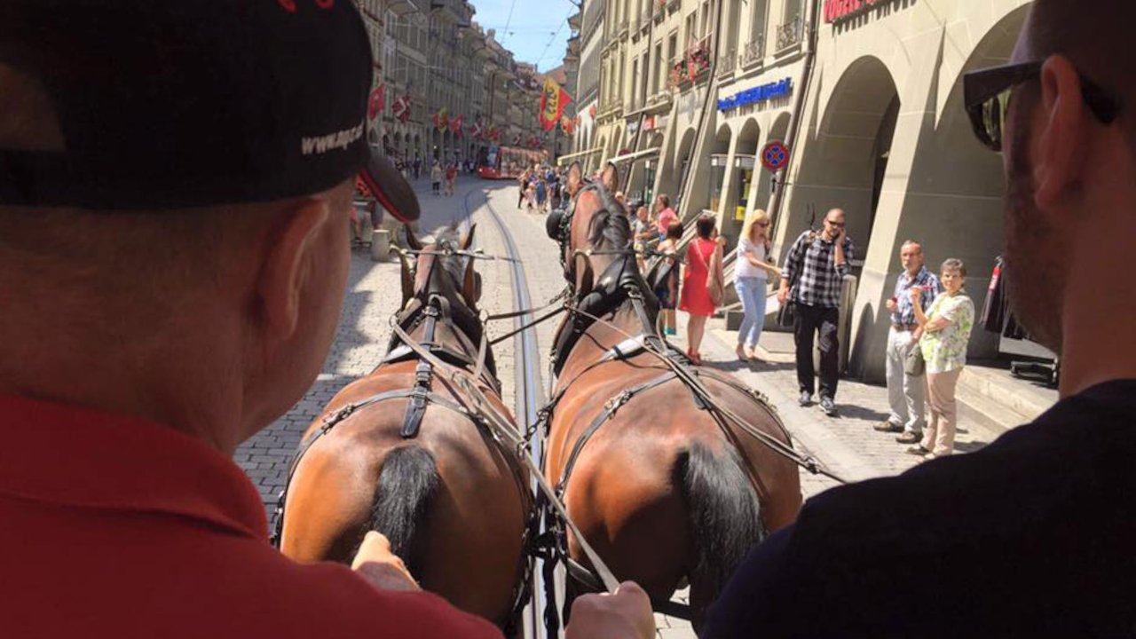 Geniessen Sie Bern während einer Kutschenfahrt. Erkunden Sie die wunderschöne Altstadt, die zum UNESCO Weltkulturerbe gehört, mit Pferdestärken. Bei uns wird Ihr Anlass zum unvergesslichen Ereignis.