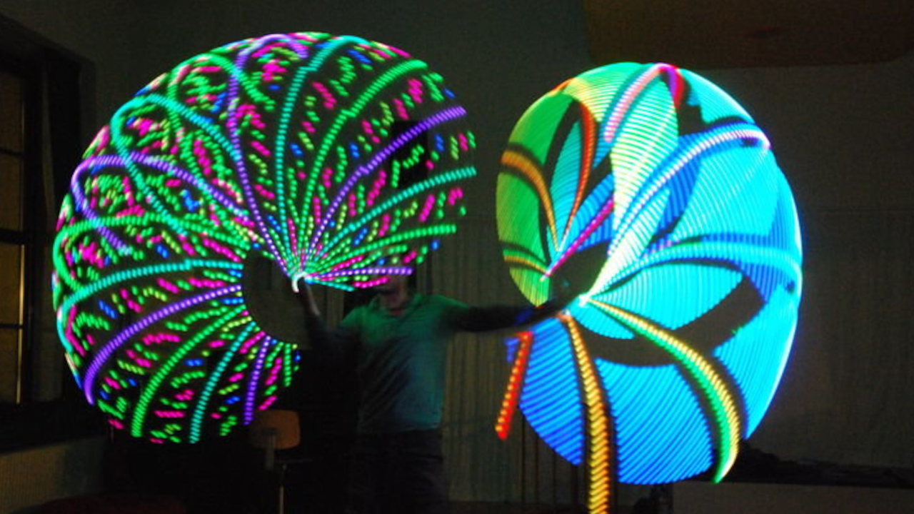 Laser-Show Laser ist gebündeltes Licht und somit auch gebündelte Faszination! In diversen Variationen, vielfältigen Formen und Farben füllt die Lasershow den ganzen Raum. Anders als in der reinen Lichtshow arbeiten wir hier ausschlisslich mit modernen Showlasern. Die Lasershow kann auch in Kombination mit weiteren Showmodulen inszeniert werden.