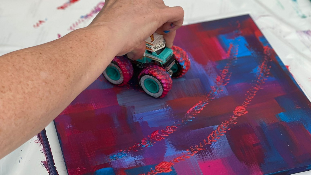 Gönnt euch eine kreative Auszeit. Es erwartet euch ein unvergesslicher und künstlerischer Event: denn Malen verbindet! Ein farbig geselliger Event für alle! In wenigen Schritten zum gelungenen Kunstwerk. Ob Ton-in Ton oder bunt, ihr entscheidet! Dieser Action Painting Event wird unvergesslich!