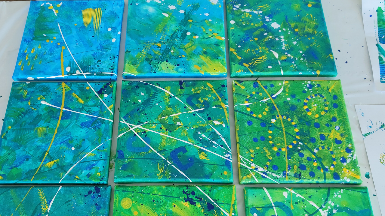 Gönnt euch eine kreative Auszeit. Es erwartet euch ein unvergesslicher und künstlerischer Event: denn Malen verbindet! Ein farbig geselliger Event für alle! In wenigen Schritten zum gelungenen Kunstwerk. Ob Ton-in Ton oder bunt, ihr entscheidet! Dieser Action Painting Event wird unvergesslich!