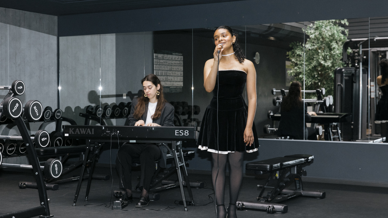 Wir bieten Ihnen hochkarätige Musikstudierende, Performer*innen, Schauspielstudierende und Medienkünstler*innen der Hochschule der Künste Bern für Anlässe und Formate aller Art. Von Firmenevents über Vernissagen, Geburtstagspartys, Diplomfeiern, Galas, Hochzeitsfeiern, Hauskonzerten, Jubiläumsfeiern zu Festivals und vielem mehr.