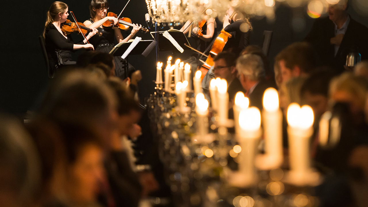 Wir bieten Ihnen hochkarätige Musikstudierende, Performer*innen, Schauspielstudierende und Medienkünstler*innen der Hochschule der Künste Bern für Anlässe und Formate aller Art. Von Firmenevents über Vernissagen, Geburtstagspartys, Diplomfeiern, Galas, Hochzeitsfeiern, Hauskonzerten, Jubiläumsfeiern zu Festivals und vielem mehr.