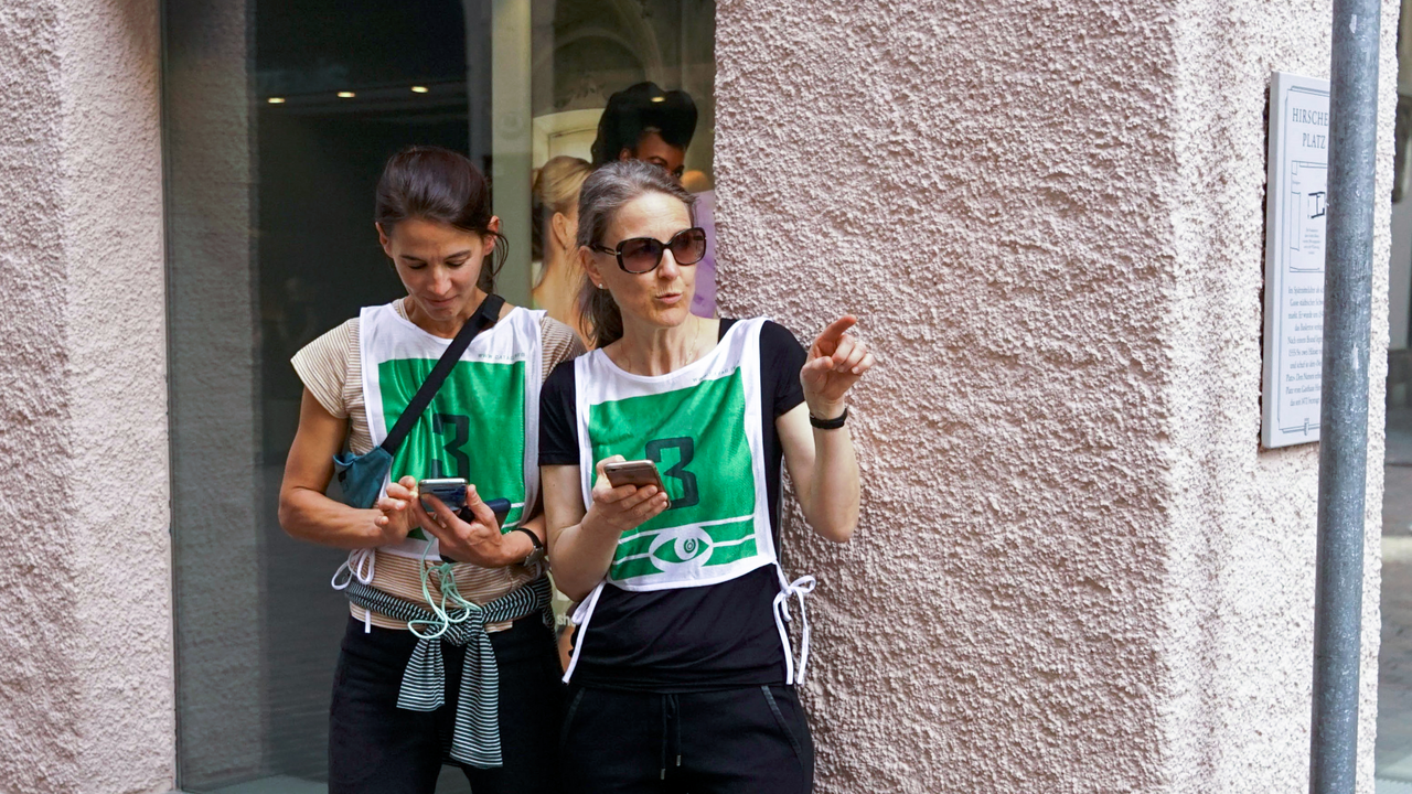 Outdoor Agentenspiel Bern Das interaktive Agentenspiel für echte Strategen! Jagt die gegnerischen Teams und sammelt Punkte durch clevere Fotos. Doch Vorsicht: Werdet ihr entdeckt, verliert ihr Punkte! Taktik, Timing und Teamgeist – habt ihr das Zeug zum Agenten?
