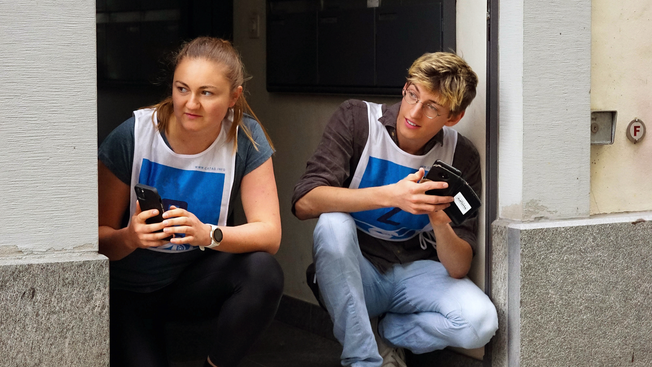 Outdoor Agentenspiel St. Gallen Das interaktive Agentenspiel für echte Strategen! Jagt die gegnerischen Teams und sammelt Punkte durch clevere Fotos. Doch Vorsicht: Werdet ihr entdeckt, verliert ihr Punkte! Taktik, Timing und Teamgeist – habt ihr das Zeug zum Agenten?