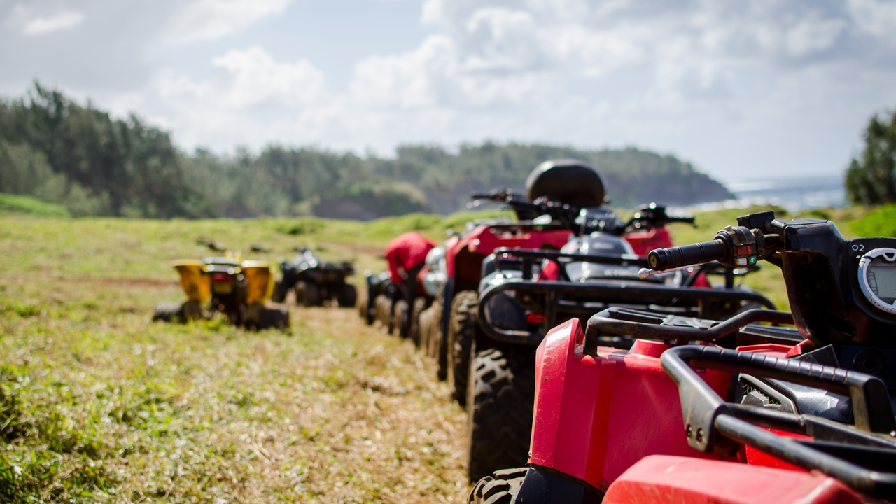 Quad Tour Zentralschweiz Auf dieser Tour zeigen wir Euch die Zentralschweiz und das Entlebuech ganz individuell. Start und Ziel ist beim Eventcenter Emmen / direkt an den Flugplatz anschliessend. Die Tour ist ideal auch als Feierabendtour, Route, Datum und Zeit kann frei gewählt werden (je nach Verfügbarkeit). Neu ab Wohlenschwil: Geführte Touren mit dem CanAM-Ryker (Dreirad). PW-Führerschein genügt