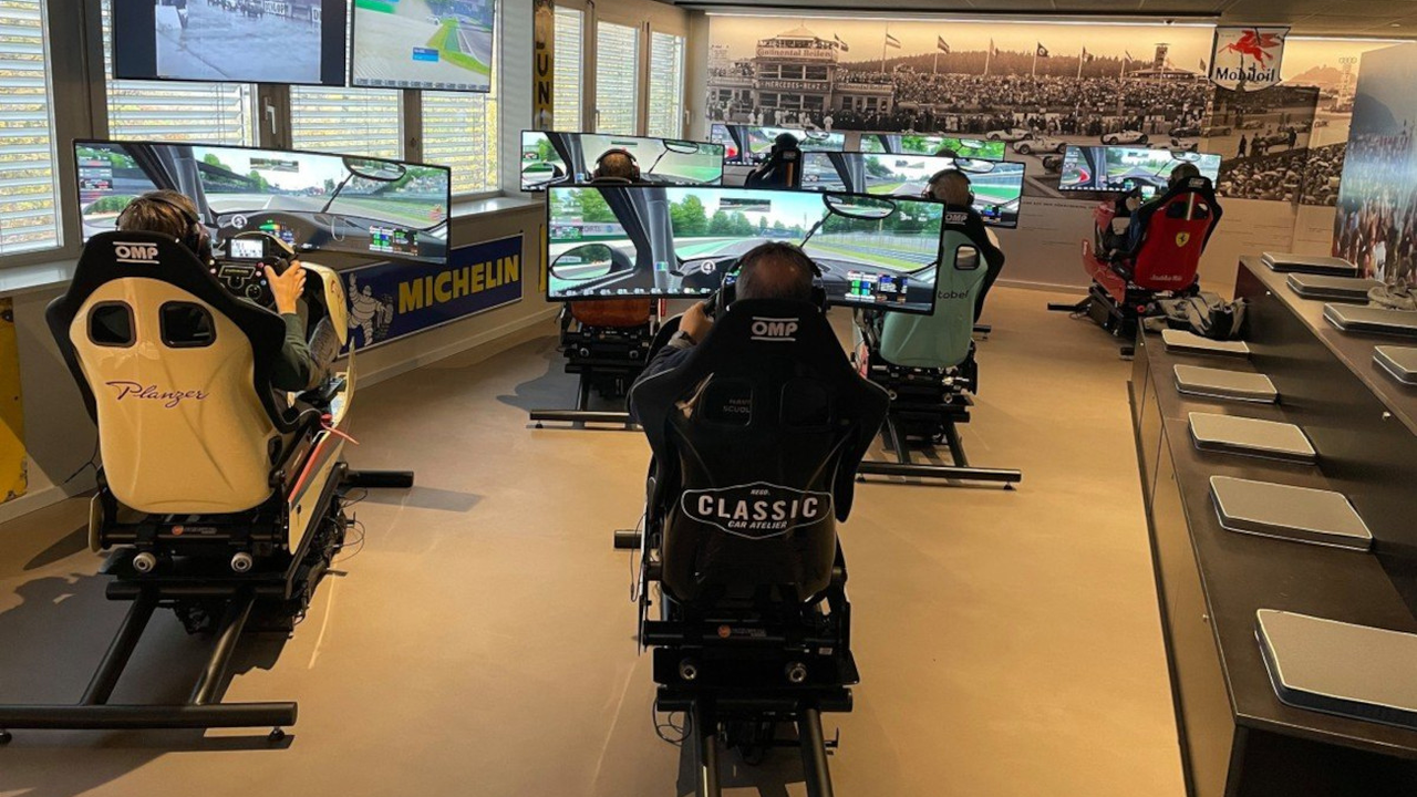 Motosport Racing Simulation Zürich Schnallen Sie sich an, setzen Sie die Kopfhörer auf und starten Sie in ein absolut einmaliges Erlebnis. Die Motoren dröhnen, Ihr Puls rast, Adrenalin liegt in der Luft, der Höllenritt kann beginnen. Gönnen Sie sich im Motodrom unvergessliche Stunden voller Genuss, Leidenschaft und Intensität. Wir lassen Rennträume wahr werden.