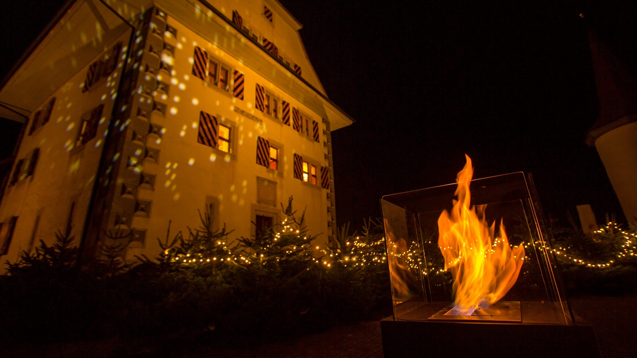 Erlebnis-Dinner im Schloss So etwas haben Sie garantiert noch nicht erlebt! Der einzigartige und authentische Ritter-Abend auf dem grandiosen Schloss mit Unterhaltungsprogramm inklusive. Ob drinnen oder draussen, klein oder gross, schlicht oder opulent: Wir haben für fast jeden Anlass den richtigen Raum, die ideale Umgebung. Wir zeigen Ihnen gerne alle Möglichkeiten auf.