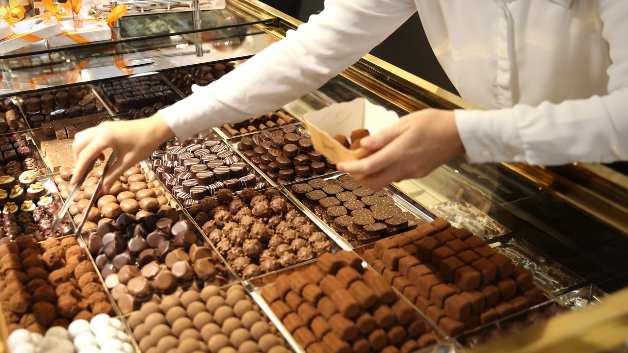 Schokoladentour Basel: Zu Fuss die besten Chocolatiers und die traditionellen Confiserien der Altstadt erkunden. Genau das bietet unsere Schokoladentour Basel.