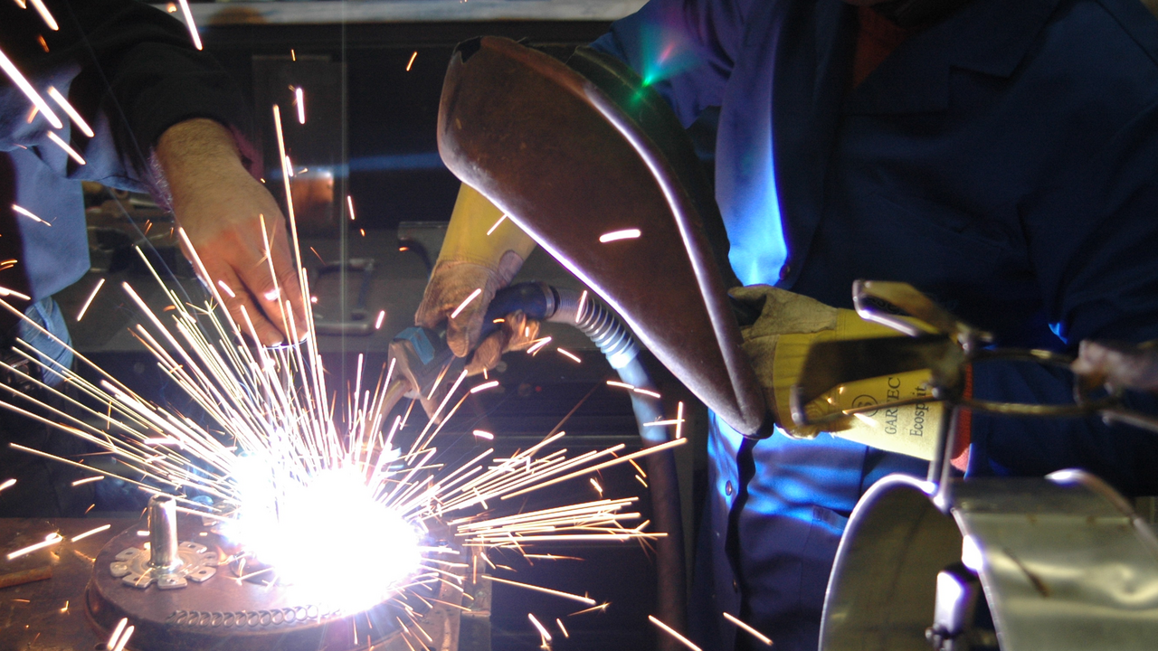 Skulpturen schweissen wie Tinguely In Gruppen eingeteilt kreieren Sie Ihre eigenen Kunstwerke im Stile Tinguelys. Lassen Sie der Kreativität freien Lauf… Die Aktivität weckt die gestalterischen Fähigkeiten der einzelnen Teammitglieder, welche ihre Vorstellungen und Ideen zu einem gemeinsamen Objekt verbinden werden.