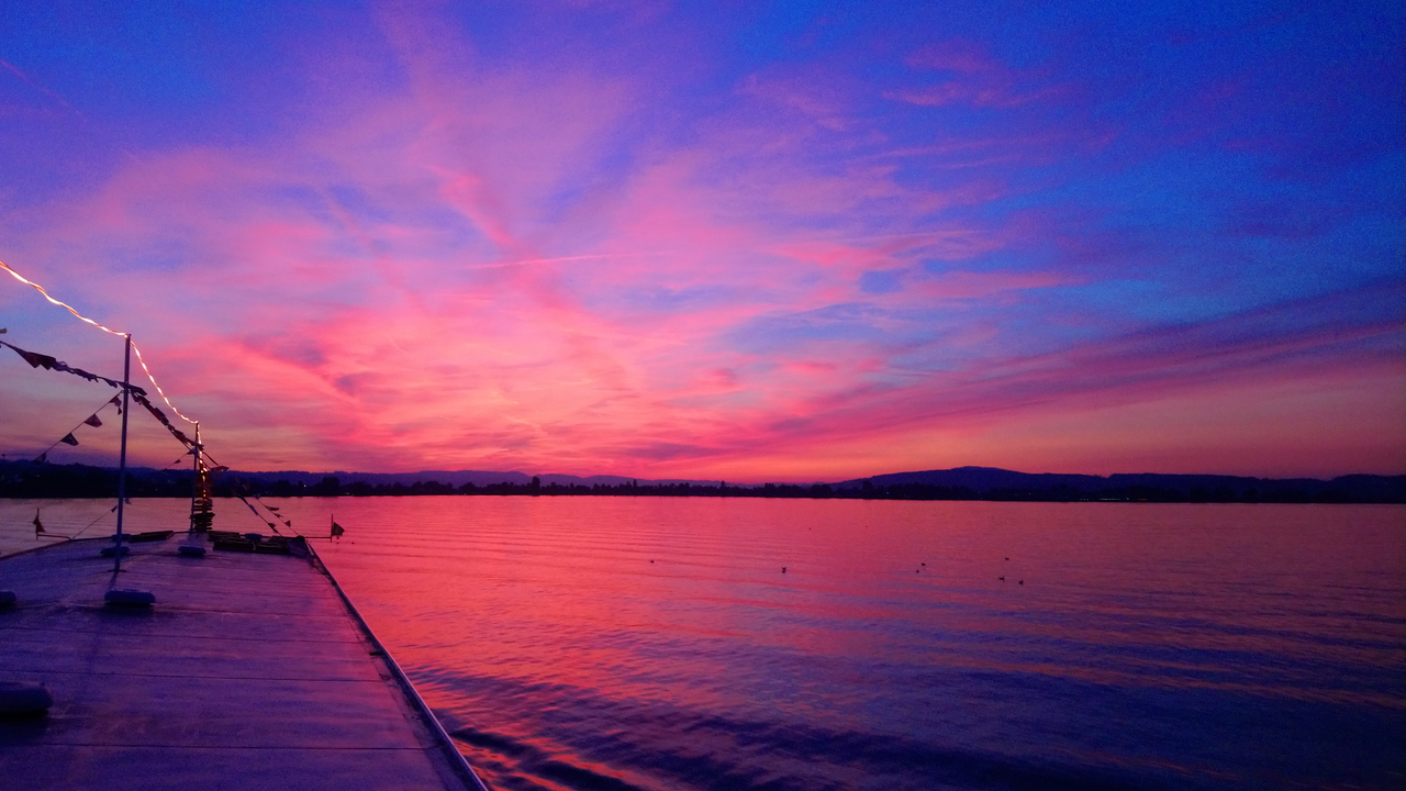 Sommerfest auf dem Schiff Geniessen Sie als Gruppe einen unvergesslichen Nachmittag oder Abend auf dem Zürichsee. Erleben Sie auf dem Schiff einen schönen Sommertag mit feinem Essen und verbringen Sie entspannte und unterhaltsame Stunden in maritimer Atmosphäre.
