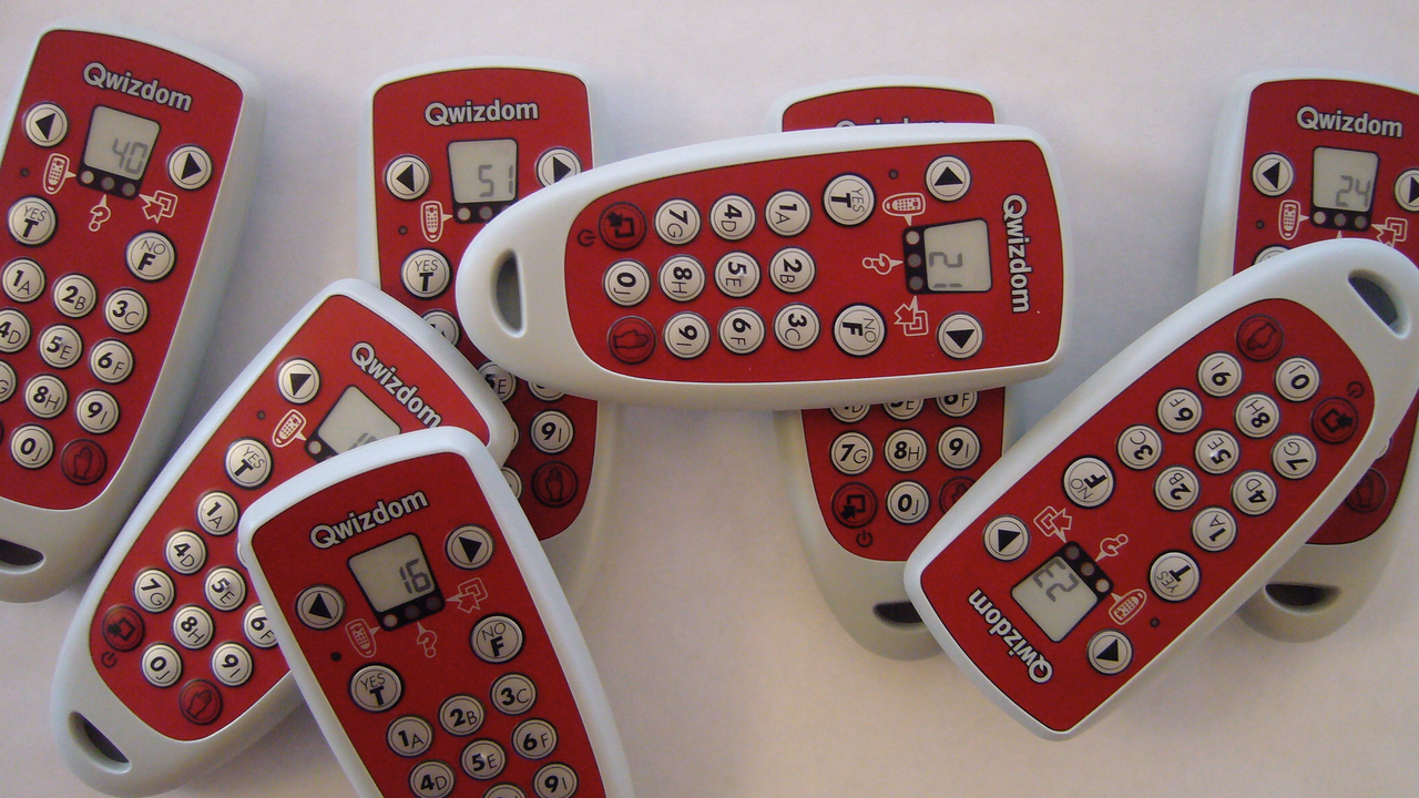 Quizshow Supergrips interaktiv Supergrips - Ein neues Wundermittel für flinke Hirnzellen? Superman’s Bruder mit mehr Köpfchen? Weit gefehlt! Supergrips ist die neue, interaktive Quizshow für Alt und Jung – und zwischendrin!