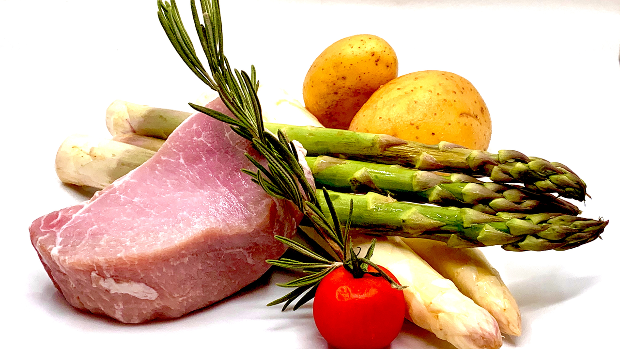 Team-Kochen Egerkingen SO BHinter den Kulissen erfahren Sie Anekdoten aus dem Alltag eines Kochs und erleben hautnah, was es heisst auf den Punkt genau zu kochen und die Gerichte zum richtigen Zeitpunkt zu servieren. Besuchen Sie uns mit Ihrem Team und bereiten Sie gemeinsam und eigenhändig Ihren Apéro und Ihr Nachtessen vor in einer modernen Gastroküche.