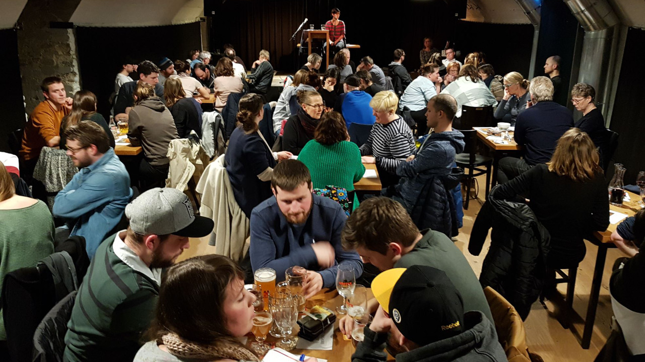 Teamquiz mit Essen im Restaurant Unser Teamquiz eignet sich optimal für Firmenevents, Vereinsanlässe, Polterabende oder Klassenzusammenkünfte. Für Spannung und Unterhaltung ist gesorgt!