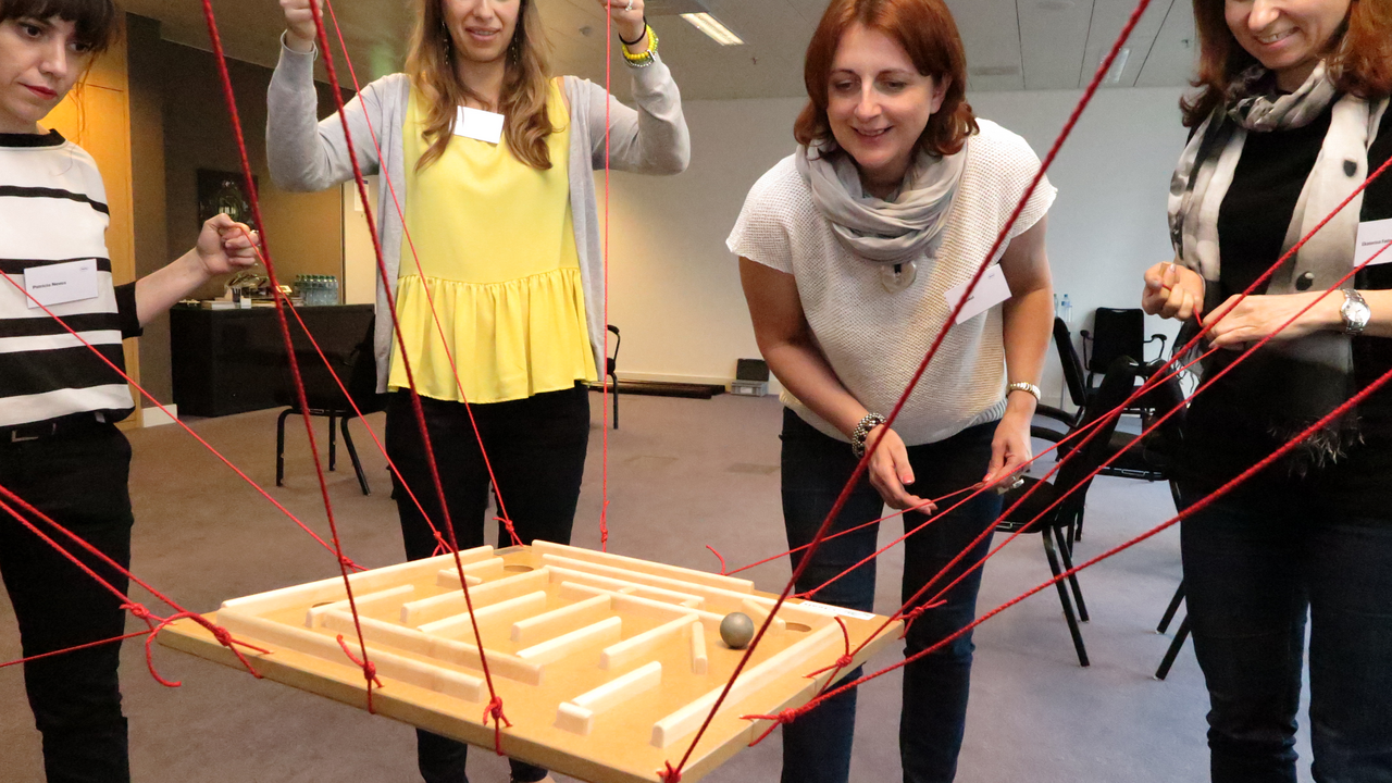 Team-Challenge Indoor Rallys, Labyrinthe, Puzzles und ausgetüfftelte Konstruktionen. Bei diesen Interaktionsspielen wird einiges verlangt. Doch nicht allein Action, Spiel und Spass werden geboten - die verschiedenen Interaktionsspiele wirken sich kreativ und auflockernd auf ihr Teambuilding aus.