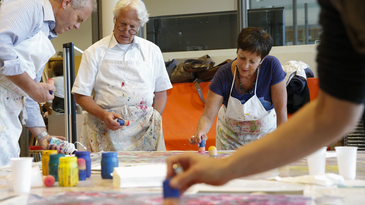 Kunst Unternehmen Bern Ein starkes Team vermag mehr als die Summe der Einzelnen. Doch gute Teams müssen mit Aufmerksamkeit, Umsicht und Sorgfalt gebildet, gepflegt, gefördert und gefordert werden. Wir richten uns an Teams aus Wirtschaft, Lehre und Verwaltung. Individuelle, massgeschneiderte Konzepte haben zum Ziel, kreativ den spezifischen Anliegen und Erwartungen der Gäste zu begegnen.