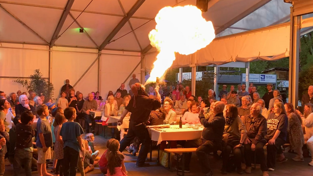 Dieses hochmoderne Wassersport- und Eventcenter ist geschaffen für einzigartige Gemeinschaftserlebnisse und kulinarische Höhenflüge. Seit über zwanzig Jahren werden in dieser aussergewöhnlichen Umgebung Firmenevents und Vereinsanlässe durchgeführt sowie Geburtstage oder Hochzeiten gefeiert. Ob Plauschrutschen, Schanzenspringen mit Skis oder Vergnügen beim Begutachten der Luftsprünge, für alle ist etwas da und das Miteinander steht stets im Zentrum.