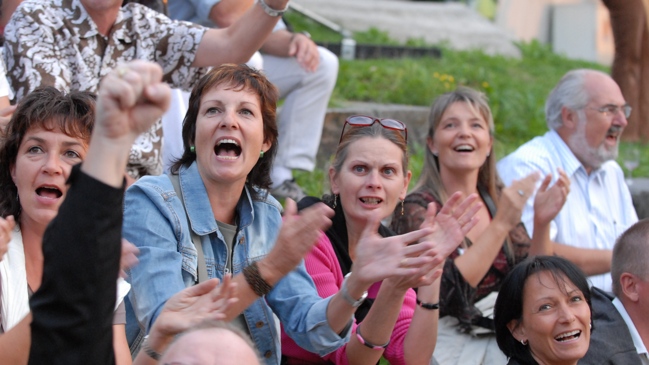 Dieses hochmoderne Wassersport- und Eventcenter ist geschaffen für einzigartige Gemeinschaftserlebnisse und kulinarische Höhenflüge. Seit über zwanzig Jahren werden in dieser aussergewöhnlichen Umgebung Firmenevents und Vereinsanlässe durchgeführt sowie Geburtstage oder Hochzeiten gefeiert. Ob Plauschrutschen, Schanzenspringen mit Skis oder Vergnügen beim Begutachten der Luftsprünge, für alle ist etwas da und das Miteinander steht stets im Zentrum.