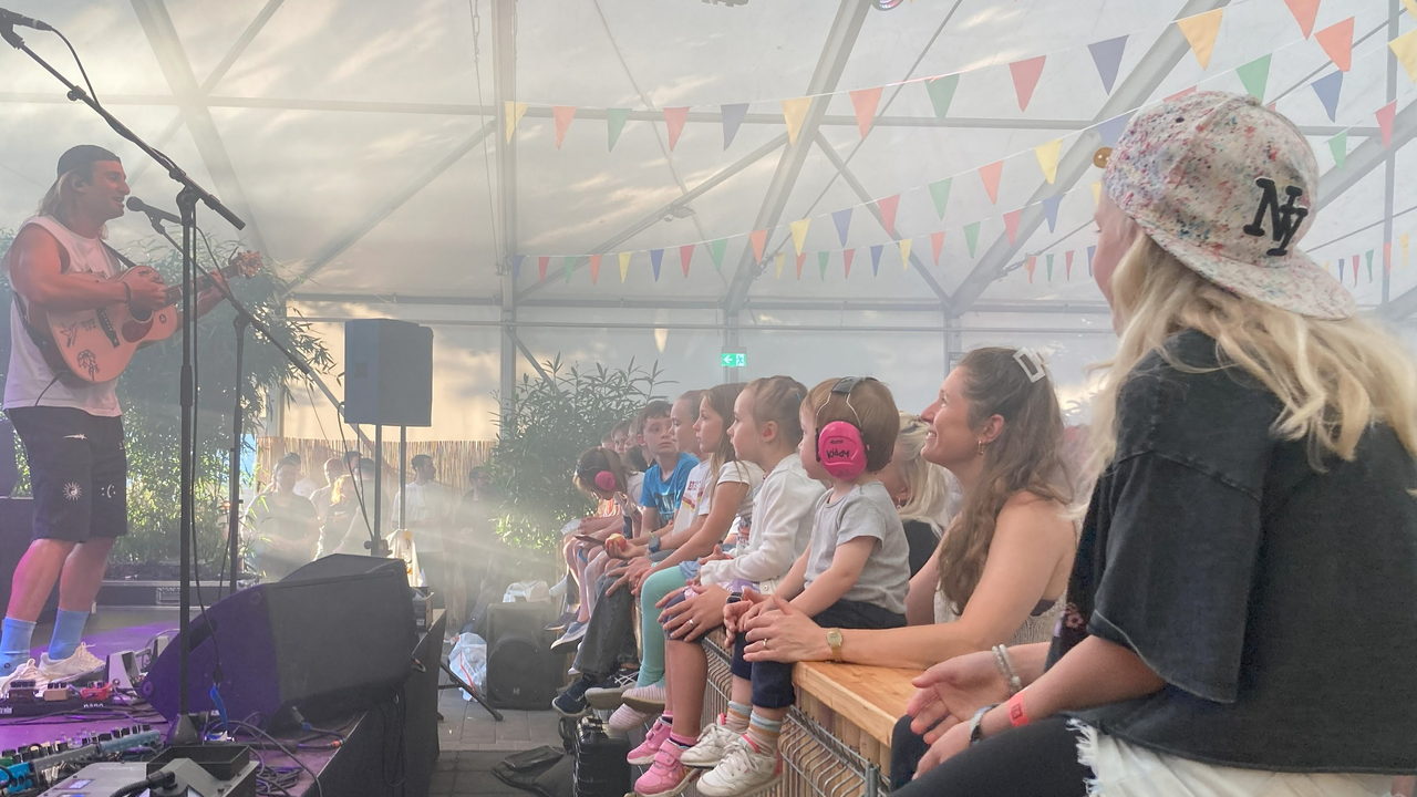 Dieses hochmoderne Wassersport- und Eventcenter ist geschaffen für einzigartige Gemeinschaftserlebnisse und kulinarische Höhenflüge. Seit über zwanzig Jahren werden in dieser aussergewöhnlichen Umgebung Firmenevents und Vereinsanlässe durchgeführt sowie Geburtstage oder Hochzeiten gefeiert. Ob Plauschrutschen, Schanzenspringen mit Skis oder Vergnügen beim Begutachten der Luftsprünge, für alle ist etwas da und das Miteinander steht stets im Zentrum.