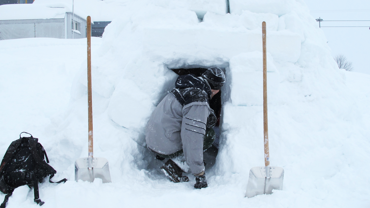 Iglubau Teamwork, Spass und die winterliche Landschaft geniessen - machen Sie Ihr winterliches Firmenevent zum Erlebnis. Sie bauen gemeinsam ein oder mehrere Iglus. Dabei werden Sie in Planung und Umsetzung von Spezialisten unterstützt.