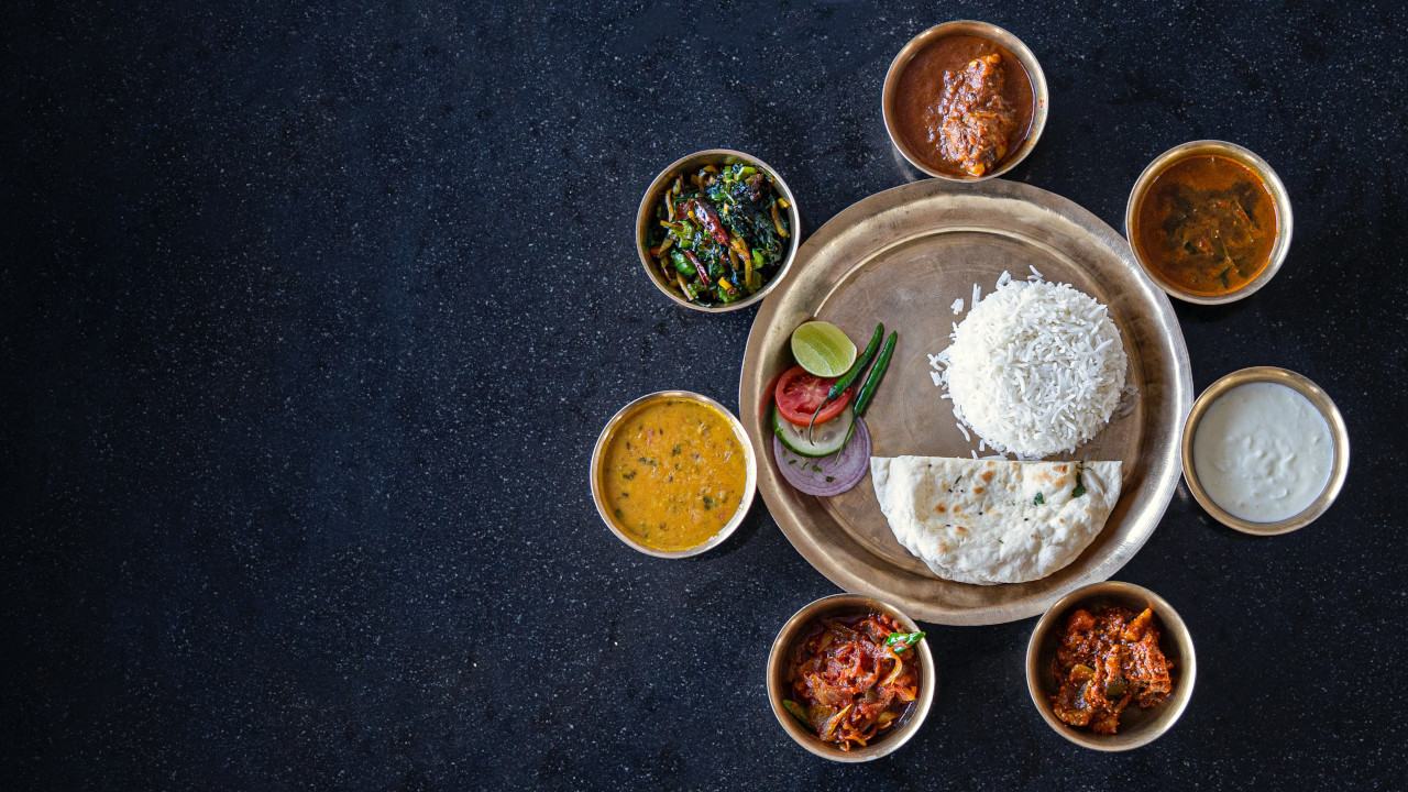 Indisches Buffet: Probieren Sie sich durch die diversen indischen Köstlichkeiten an unserem Buffet und geniessen Sie einen gemütlichen Abend mit Ihrem Team in unserem indischen Restaurant mitten in Zürich.