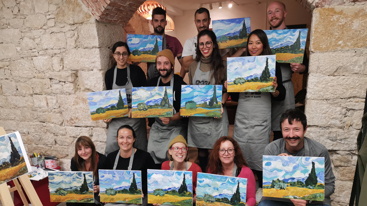 Painting Teamevent: Having a team event in our atelier is an ideal alternative for a creative recreation and recharge after the never-ending days of work. If you are curious about experiencing something beyond words and logic, look no further!